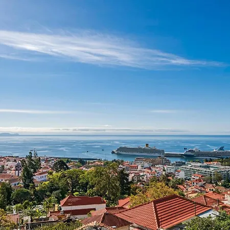 Casa Do Castelo By An Island *