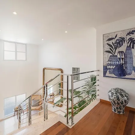 Casa Do Castelo By An Island