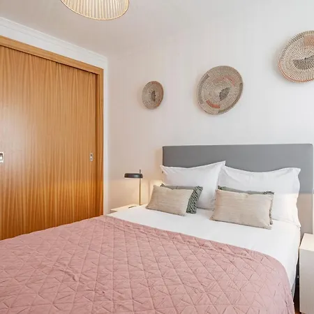 Casa Do Castelo By An Island