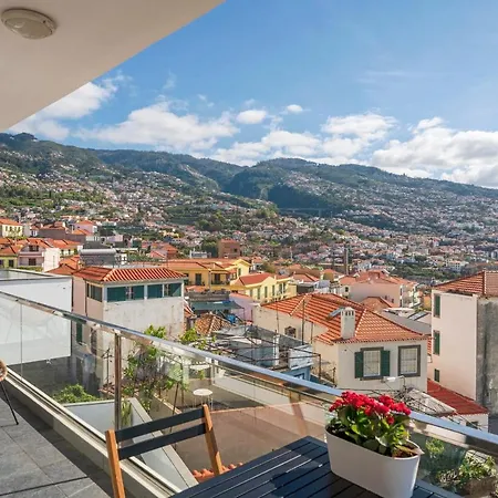 Casa Do Castelo By An Island