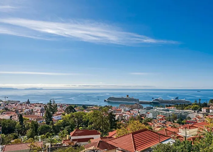 Casa Do Castelo By An Island *